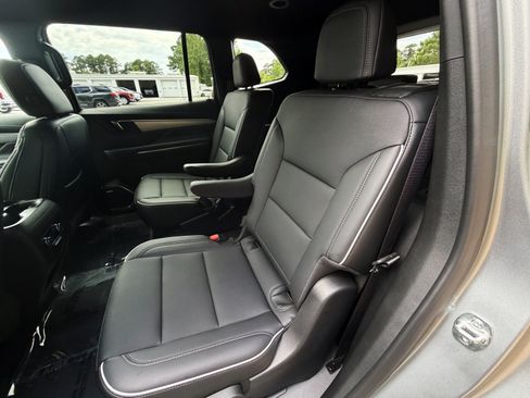 Used 2025 Buick Enclave Preferred FWD image 16