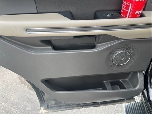 Used 2019 Ford Expedition XLT w/ Equipment Group 202A AWD/4WD image 27