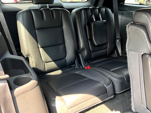 Used 2014 Ford Explorer Limited image 19