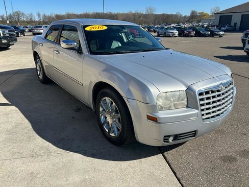 Used 2010 Chrysler 300 Touring image 3