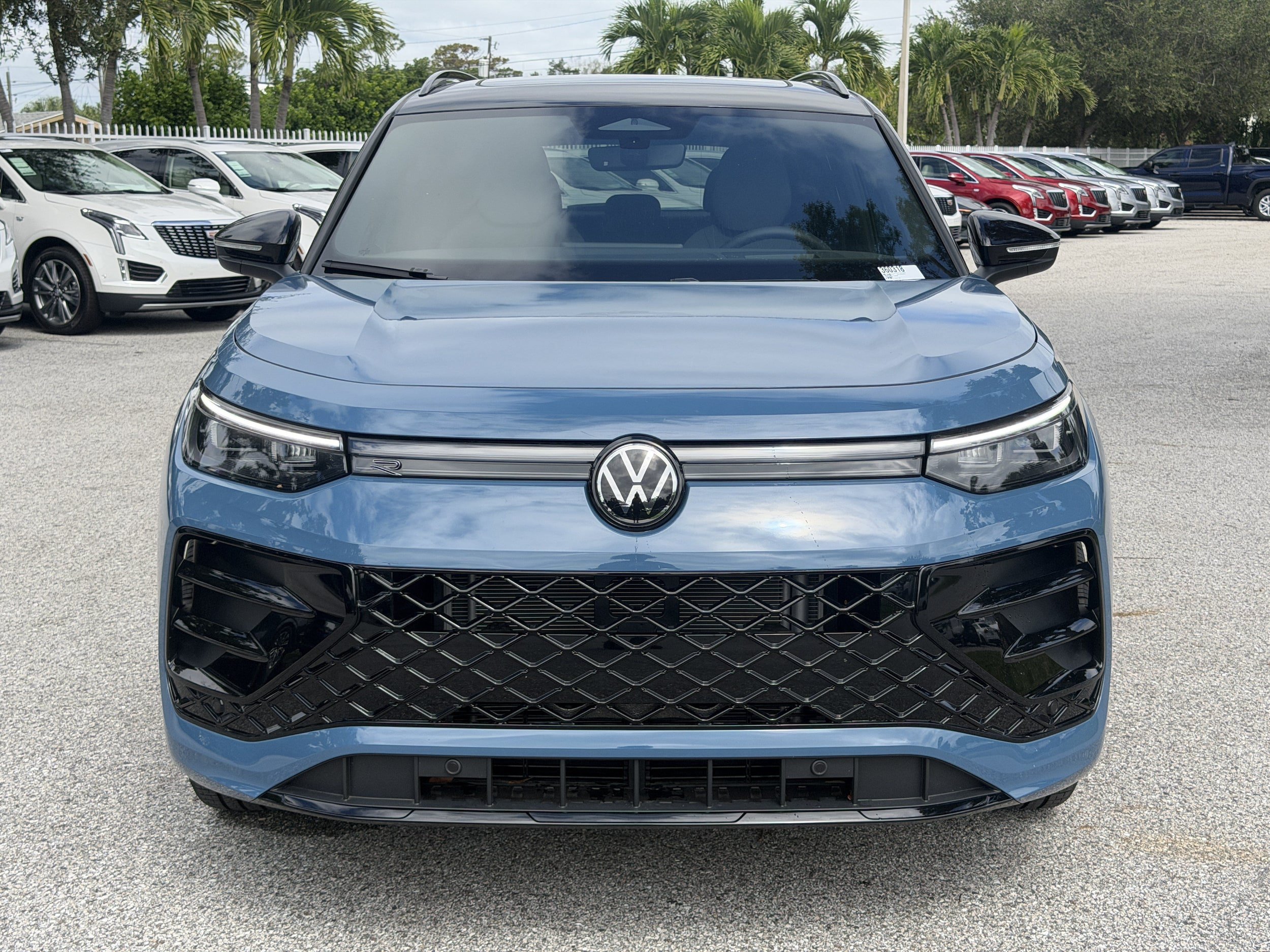 New 2026 Volkswagen Tiguan SE R-Line FWD image 2
