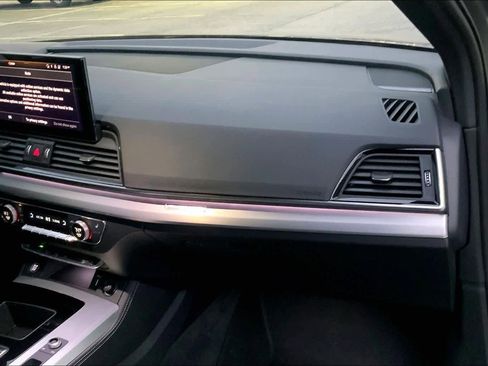 Used 2024 Audi Q5 e Prestige w/ Prestige Package image 18