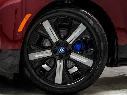 Used 2022 BMW iX xDrive50 w/ Sport Package image 3