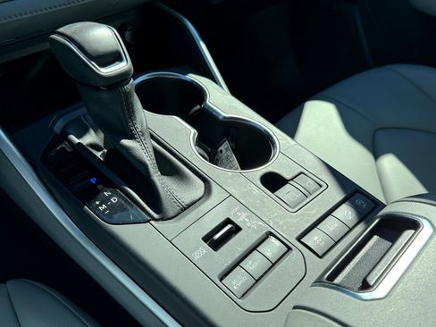 Used 2022 Toyota Highlander XLE image 23