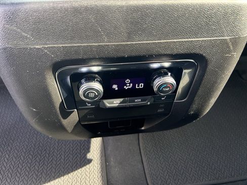 Used 2025 GMC Yukon Denali w/ Sun & Power Step Package image 31