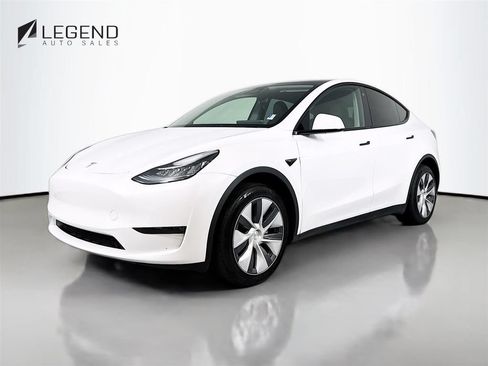 Used 2023 Tesla Model Y Long Range AWD/4WD image 1