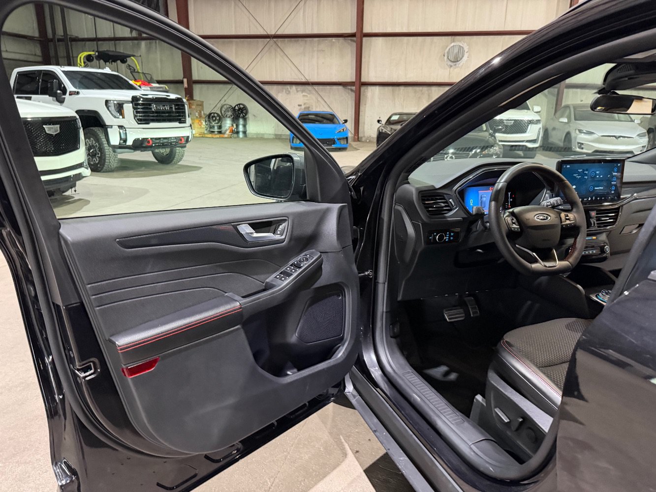 Used 2023 Ford Escape ST-Line w/ Tech Pack #1 FWD image 12