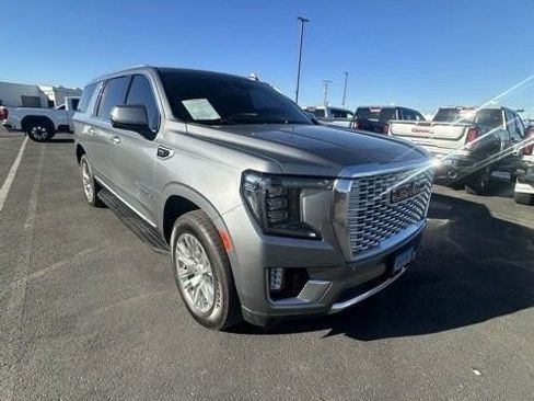 Used 2022 GMC Yukon XL Denali image 2