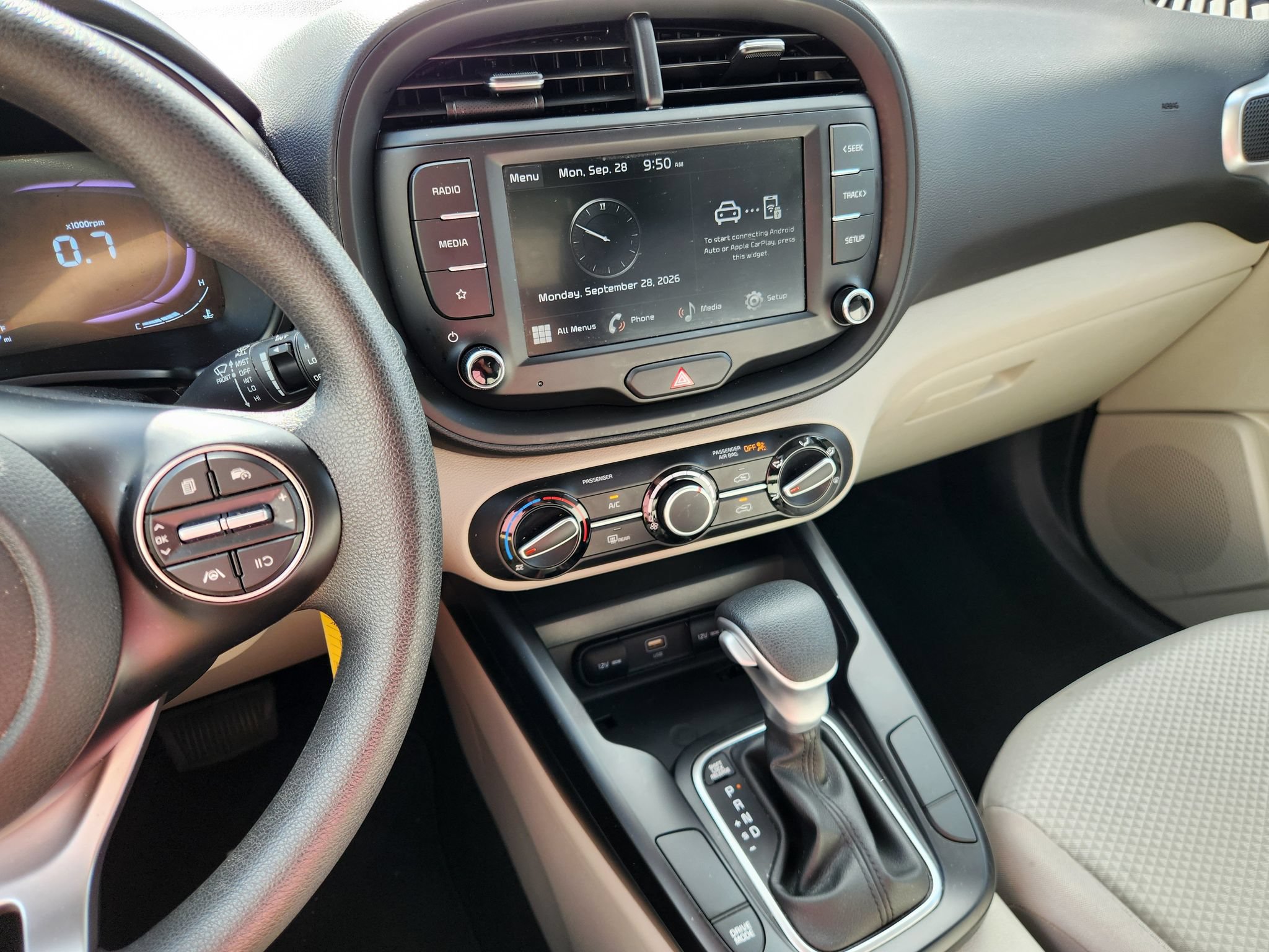 Used 2025 Kia Soul LX w/ LX Technology Package FWD image 26