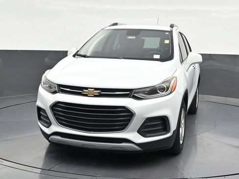 Used 2020 Chevrolet Trax LT w/ LT Convenience Package FWD image 9