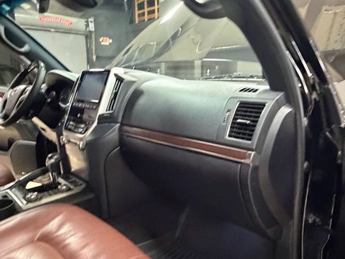 Used 2019 Toyota Land Cruiser AWD/4WD image 30