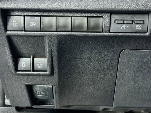 Used 2025 Toyota Sienna XLE FWD image 15