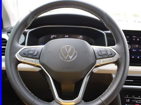 Used 2025 Volkswagen Taos SE w/ Panoramic Sunroof Package AWD/4WD image 29