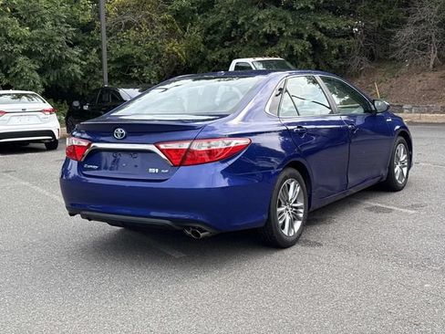 Used 2015 Toyota Camry SE w/ Moonroof Package FWD image 2