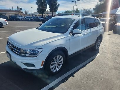 Used 2018 Volkswagen Tiguan SE w/ Panoramic Sunroof Package