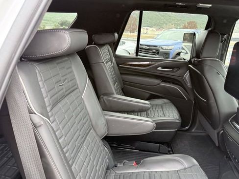 Used 2024 Cadillac Escalade Sport Platinum w/ LPO, ONYX Package image 13