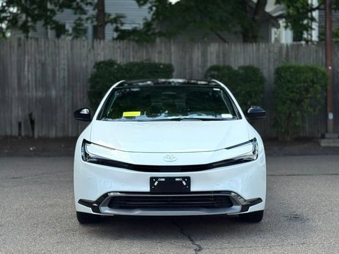 Used 2025 Toyota Prius XLE AWD/4WD image 9