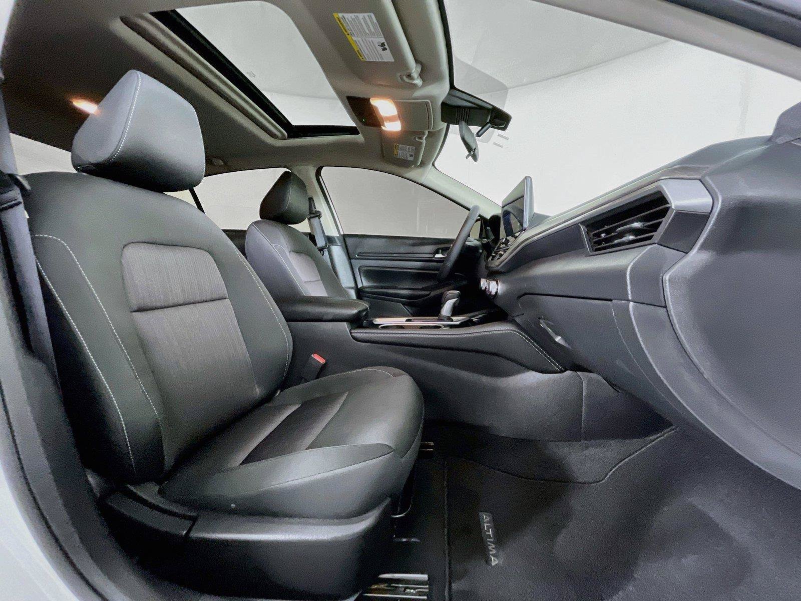 Used 2024 Nissan Altima 2.5 SV w/ SV Premium Package FWD image 30