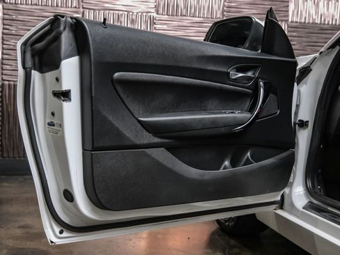 Used 2017 BMW 230i Coupe image 32