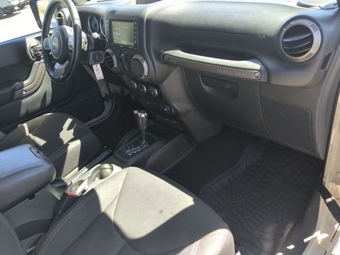 Used 2018 Jeep Wrangler Sport AWD/4WD image 28