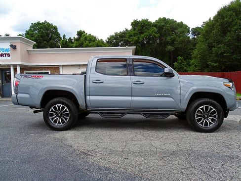 Used 2020 Toyota Tacoma TRD Sport w/ Technology Package AWD/4WD image 13