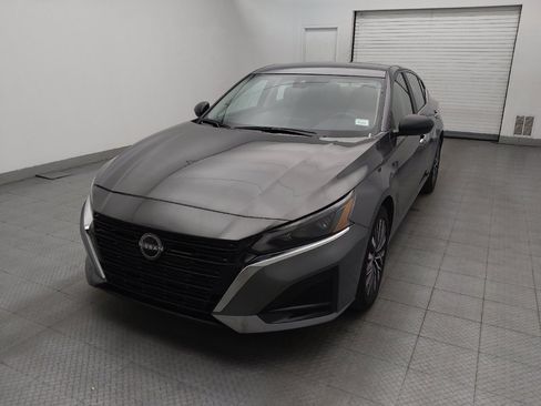 Used 2025 Nissan Altima 2.5 SV FWD image 15