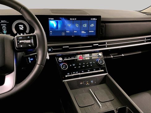 Used 2025 Hyundai Santa Fe SEL AWD/4WD image 6