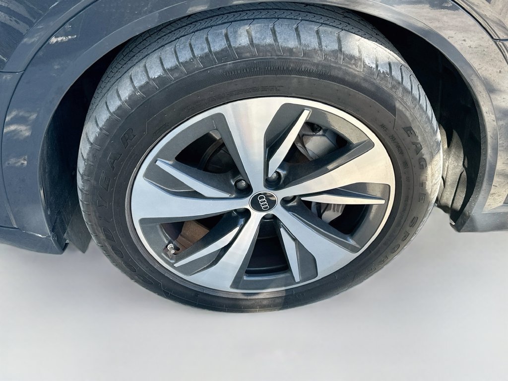 Used 2024 Audi Q8 e-tron Premium AWD/4WD image 32