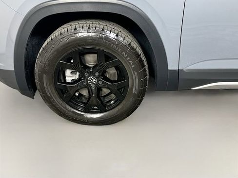 Used 2025 Volkswagen Atlas Peak Edition SE AWD/4WD image 32