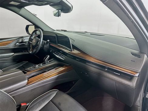 Used 2021 Cadillac Escalade ESV Premium Luxury w/ LPO, Illumination Package image 31