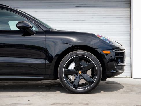 Used 2021 Porsche Macan Turbo image 9
