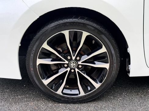 Used 2017 Toyota Corolla SE w/ SE Premium Package FWD image 16