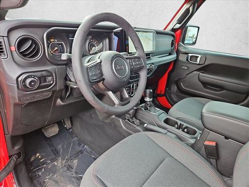 Used 2025 Jeep Wrangler Rubicon w/ Technology Group image 12