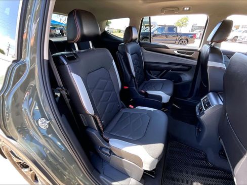 Used 2024 Volkswagen Atlas Peak Edition SEL AWD/4WD image 20