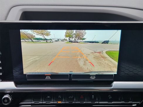 Used 2023 GMC Sierra 1500 SLT image 15