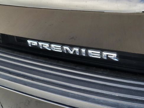 Used 2025 Chevrolet Suburban Premier RWD image 5
