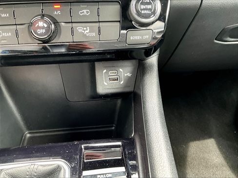 Used 2023 Jeep Compass Latitude AWD/4WD image 16