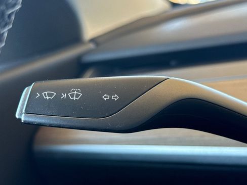 Used 2021 Tesla Model Y Long Range image 31