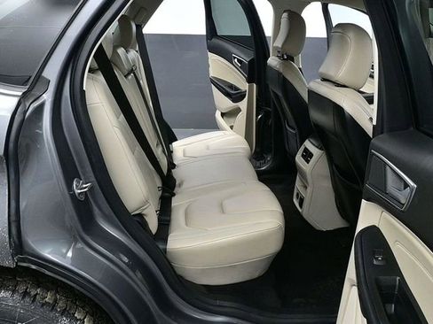 Used 2022 Ford Edge Titanium image 10