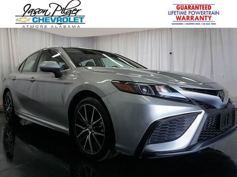 Used 2024 Toyota Camry SE FWD image 1