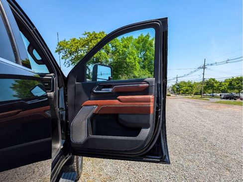 Used 2024 GMC Sierra 2500 Denali Ultimate w/ Max Trailering Package AWD/4WD image 12