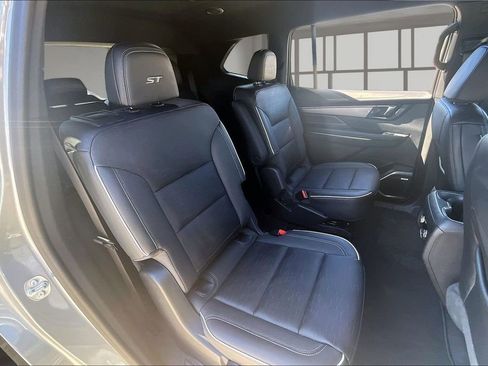 Used 2025 Buick Enclave Sport Touring FWD image 23