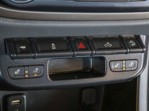 Used 2018 Chevrolet Colorado Z71 RWD image 18