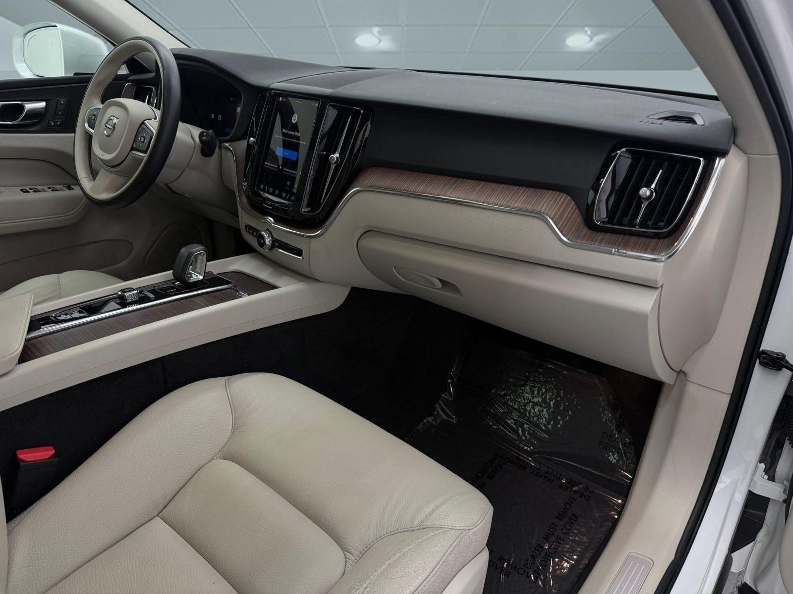 Used 2022 Volvo XC60 B5 Momentum FWD image 27