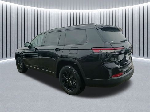 New 2025 Jeep Grand Cherokee L Laredo image 14