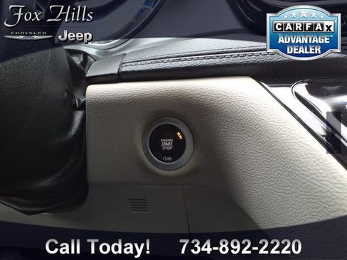 Used 2020 Chrysler Pacifica Limited image 26