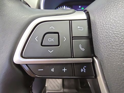 Certified 2024 Toyota Highlander XLE image 20