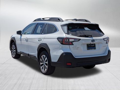 Used 2025 Subaru Outback Premium AWD/4WD image 4