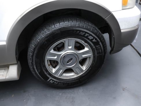 Used 2004 Ford Expedition Eddie Bauer image 22