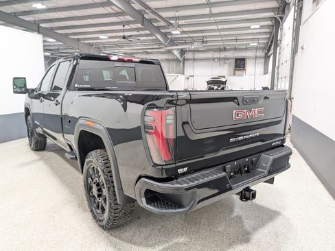 Used 2024 GMC Sierra 2500 AT4 w/ AT4 Preferred Package image 5